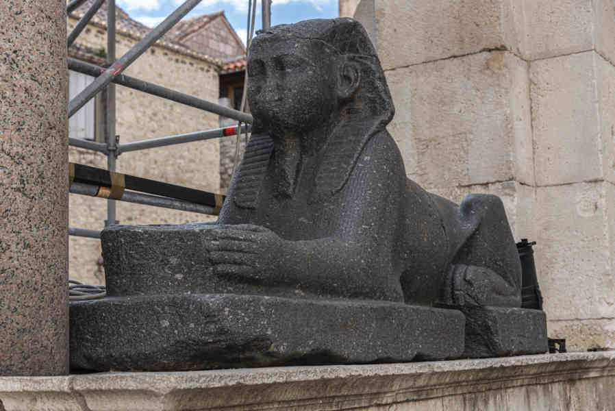 Croacia - Split 64 - palacio de Diocleciano - Esfinge Egipcia